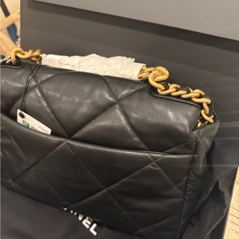Chanel 19 black new in box and dust bag - Picture 10 of 13